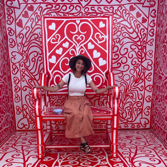 Meet your Posher, Hannah - Picture 1 of 2